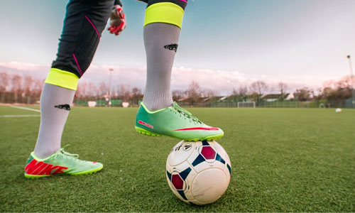 soccer-games-players-feet